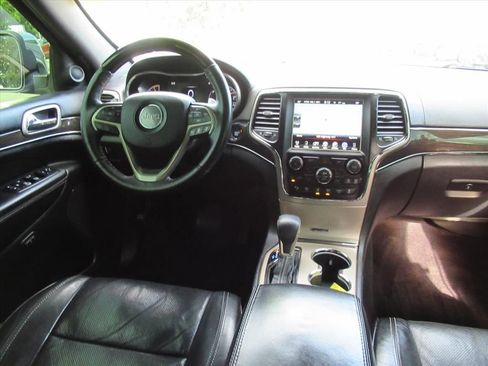 Used 2017 Jeep Grand Cherokee Overland w/ Jeep Active Safety Group AWD/4WD image 13