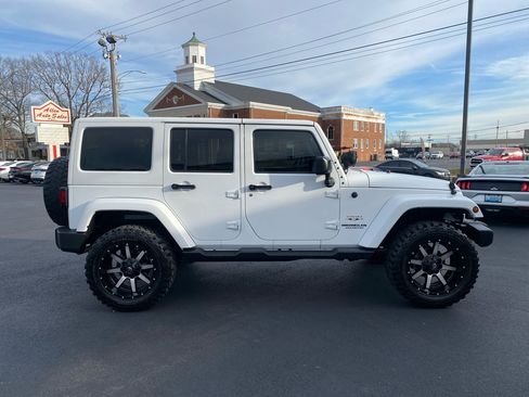 Used 2016 Jeep Wrangler Unlimited Sahara w/ Max Tow Package image 5