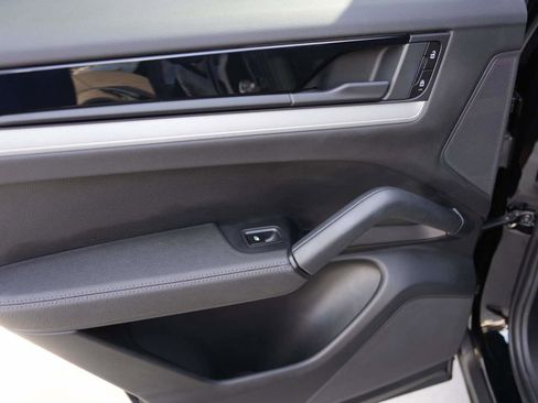 Used 2024 Porsche Cayenne image 9