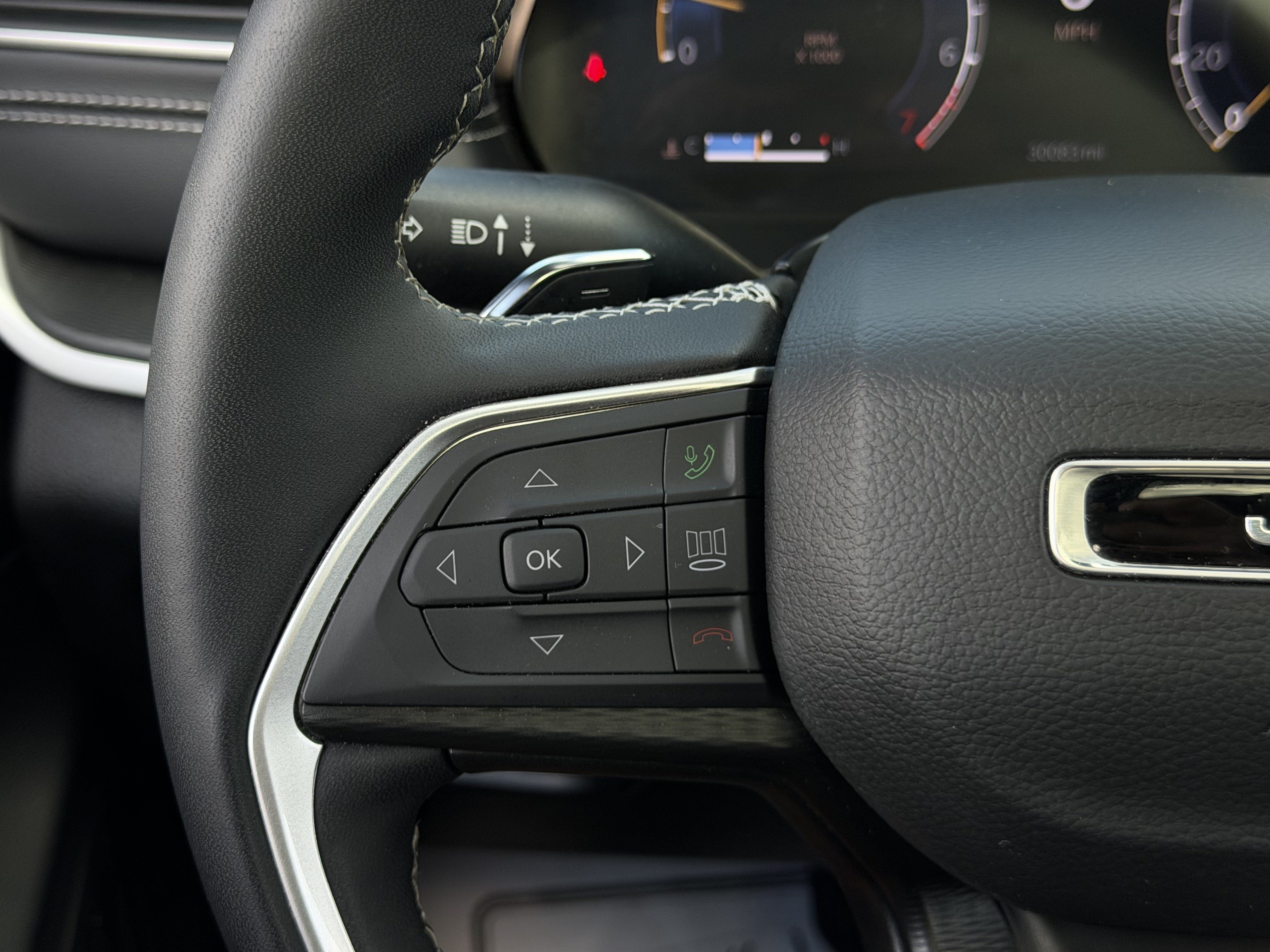 Used 2025 Jeep Grand Cherokee L Altitude AWD/4WD image 18