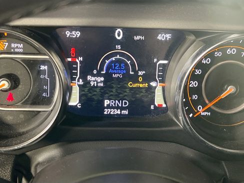 Used 2022 Jeep Gladiator Willys AWD/4WD image 12