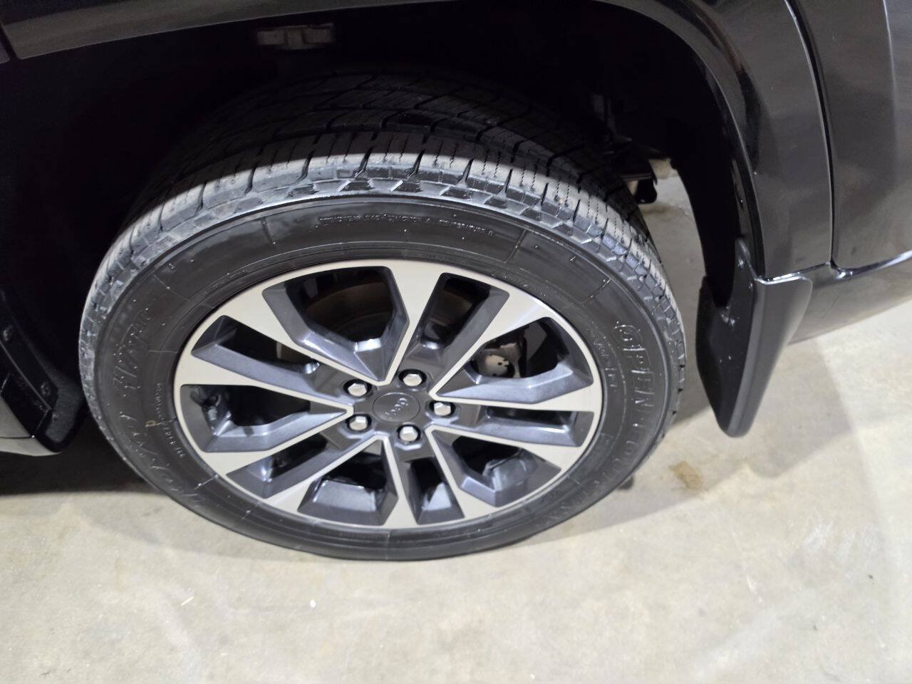 Used 2022 Jeep Grand Cherokee Overland w/ Adv Protech Group III AWD/4WD image 22