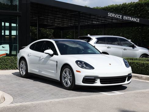 Used 2018 Porsche Panamera w/ Premium Package image 2