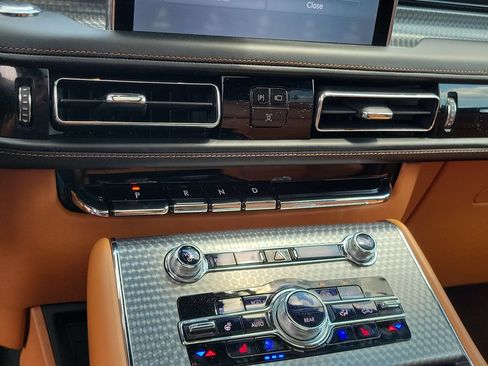 Certified 2024 Lincoln Aviator Black Label w/ Class IV Trailer Tow Package AWD/4WD image 28