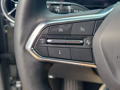 Used 2025 Chevrolet Equinox LT FWD image 21