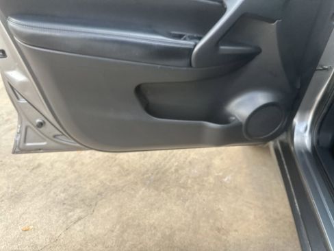 Used 2016 Nissan Rogue S image 18