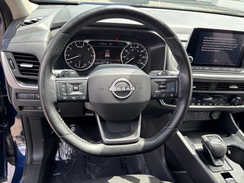 Used 2025 Nissan Rogue SV FWD image 30