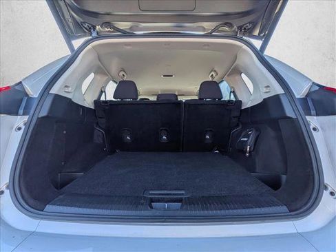 Used 2024 Nissan Rogue SV image 7