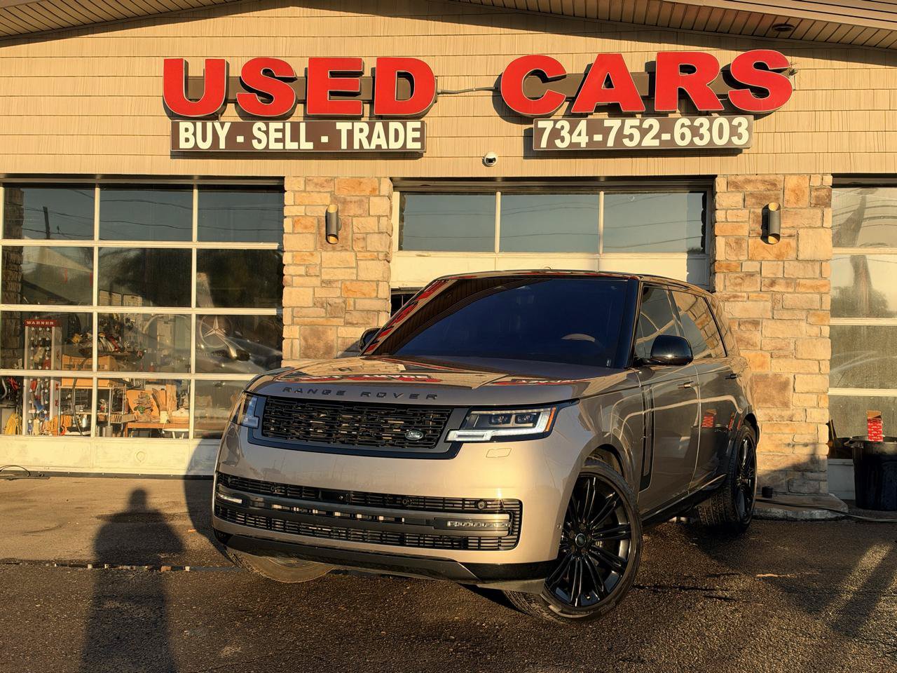 Used 2023 Land Rover Range Rover Long Wheelbase SE AWD/4WD image 3