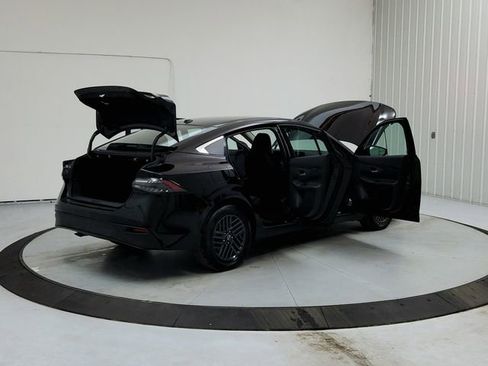New 2026 Nissan Sentra SV w/ Floor Mat Package FWD image 15