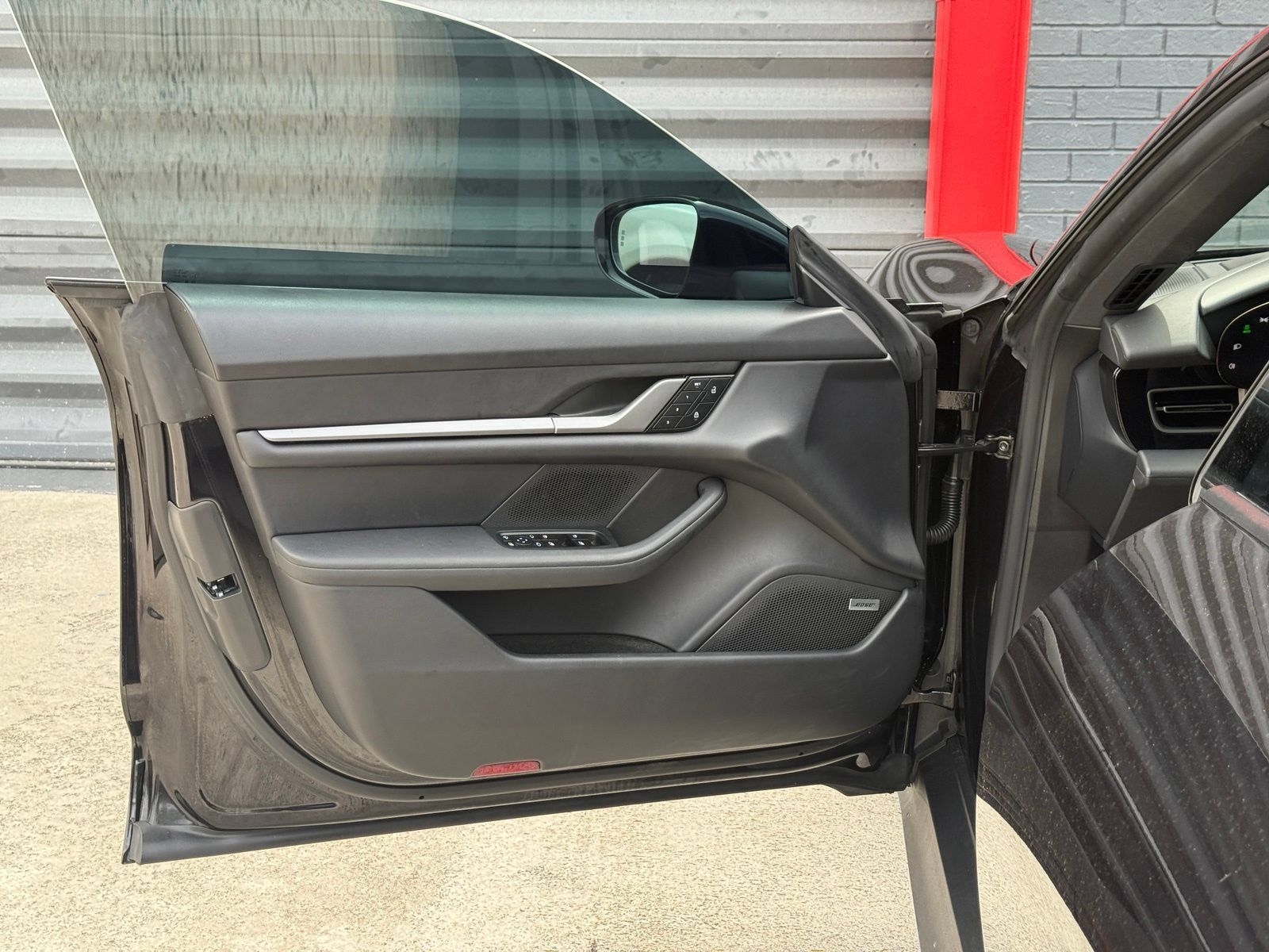 Used 2025 Porsche Taycan RWD image 17