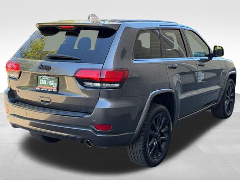 Used 2017 Jeep Grand Cherokee Altitude AWD/4WD image 6