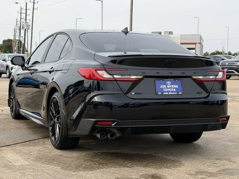 Used 2025 Toyota Camry SE w/ Convenience Package FWD image 7