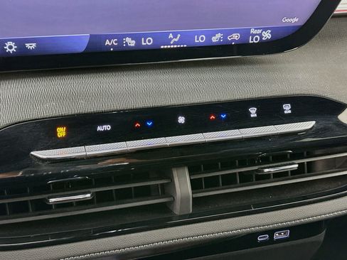 Used 2025 Buick Enclave Preferred FWD image 23