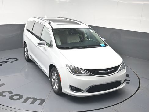Used 2017 Chrysler Pacifica Limited w/ UConnect Theater Package image 22