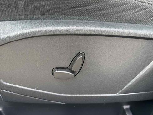 Used 2022 Ford Transit Connect XLT image 12