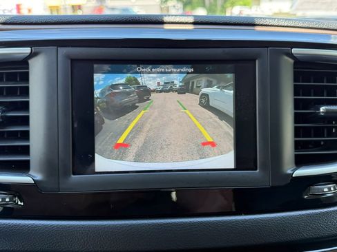 Used 2018 Chrysler Pacifica Touring-L FWD image 26