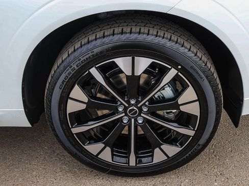 New 2027 Volvo XC60 B5 Plus AWD/4WD image 13