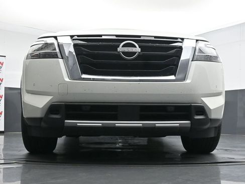 Used 2023 Nissan Pathfinder SL AWD/4WD image 19