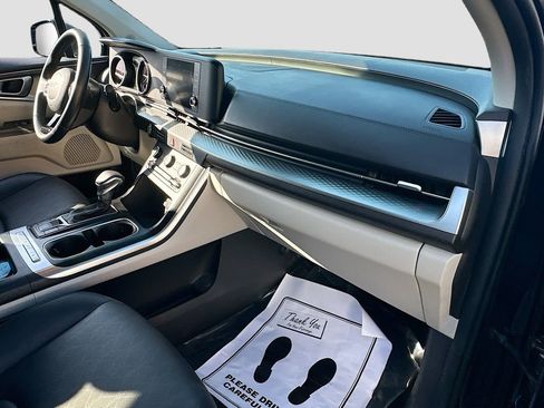 Used 2024 Kia Carnival LX FWD image 29