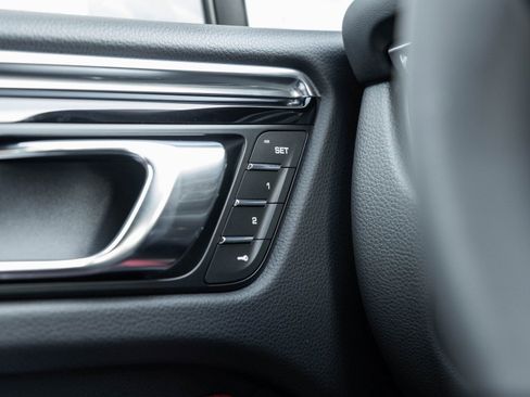 Certified 2025 Porsche Macan image 18