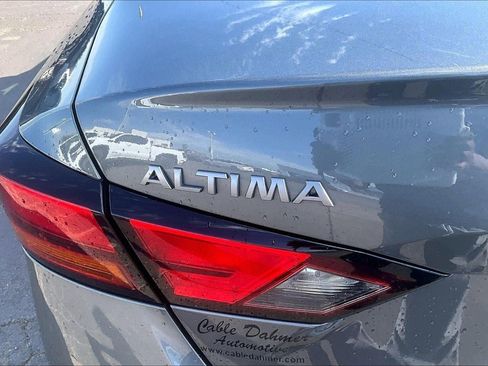 Used 2025 Nissan Altima 2.5 SV FWD image 31