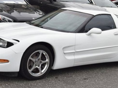 Used 2004 Chevrolet Corvette Coupe w/ Preferred Equipment Group RWD image 3