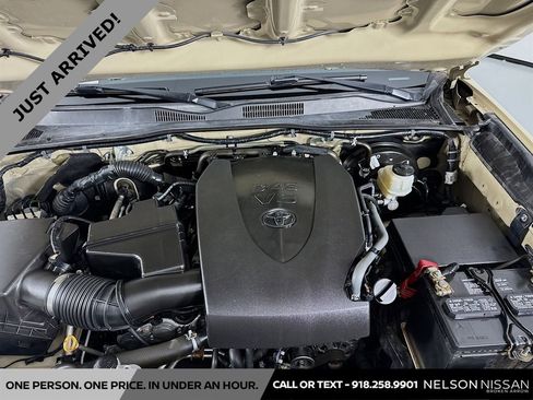 Used 2019 Toyota Tacoma SR5 AWD/4WD image 27