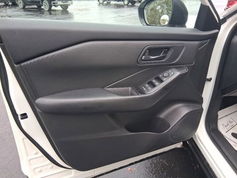 Used 2024 Nissan Rogue S image 8