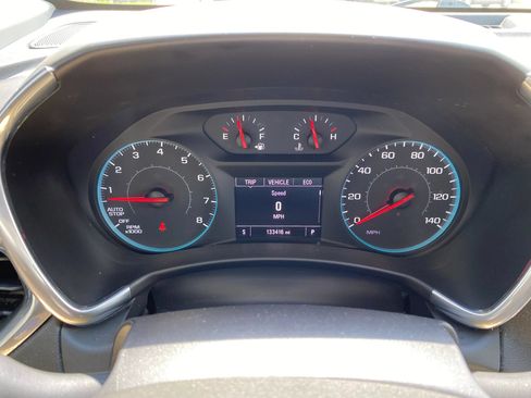 Used 2018 Chevrolet Equinox LT AWD/4WD image 17