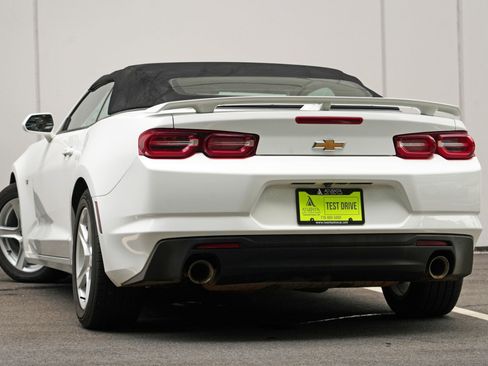 Used 2020 Chevrolet Camaro LT RWD image 5