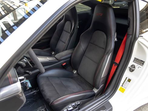 Certified 2018 Porsche 911 GT3 RWD image 5