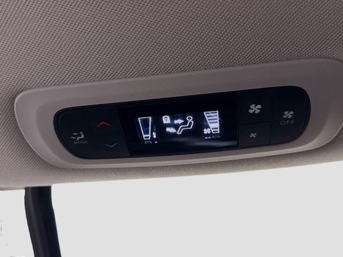 Used 2021 Chrysler Voyager Lxi FWD image 20