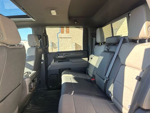 Used 2025 Chevrolet Silverado 2500 ZR2 image 31