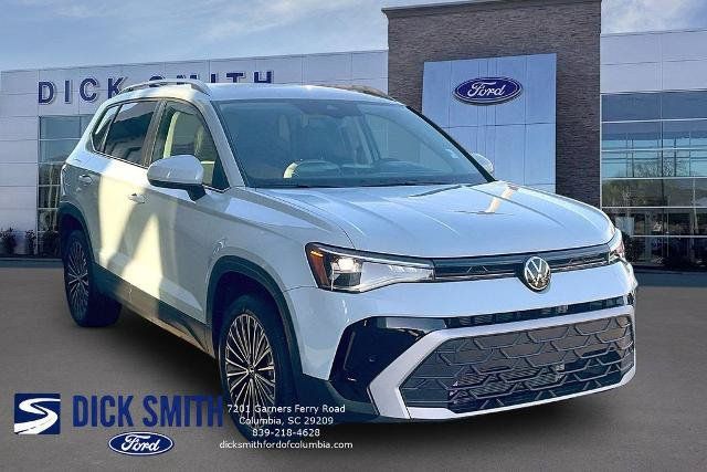 Used 2025 Volkswagen Taos SE FWD image 3