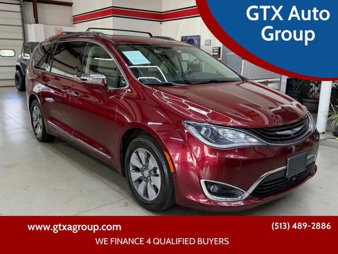 Used 2017 Chrysler Pacifica Platinum FWD image 1