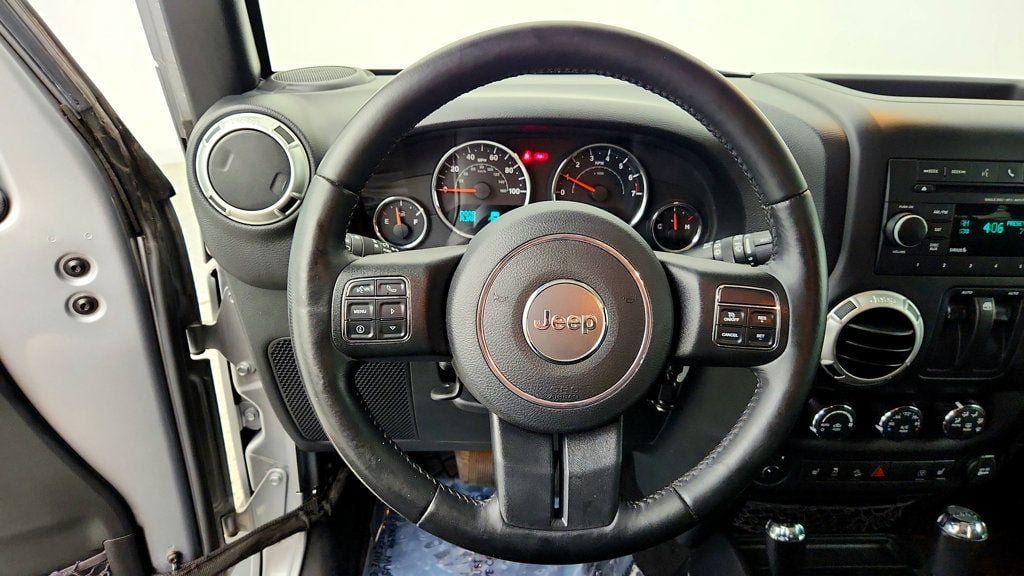 Used 2016 Jeep Wrangler Sahara w/ Connectivity Group AWD/4WD image 13