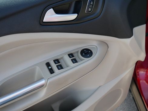 Used 2018 Ford Escape SE image 19