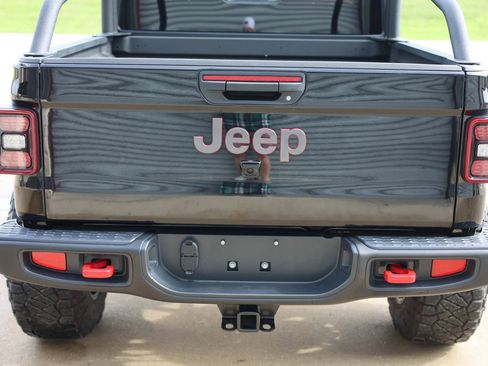 Used 2024 Jeep Gladiator Rubicon w/ Technology Group AWD/4WD image 25