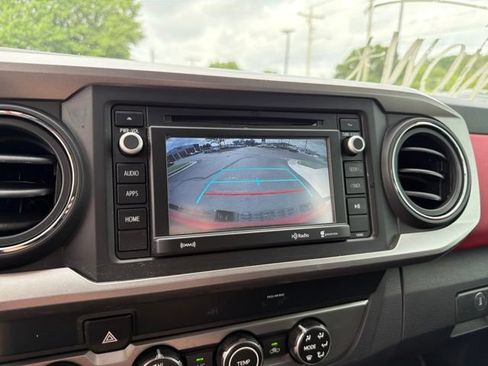 Used 2019 Toyota Tacoma SR5 AWD/4WD image 18