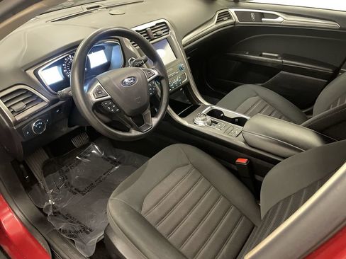 Used 2020 Ford Fusion SE FWD image 4