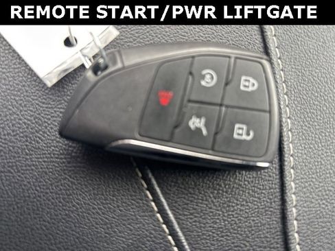 Used 2025 Chevrolet Traverse LT image 29