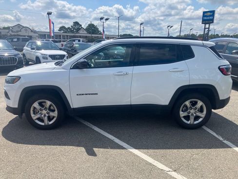 Used 2024 Jeep Compass Latitude AWD/4WD image 2