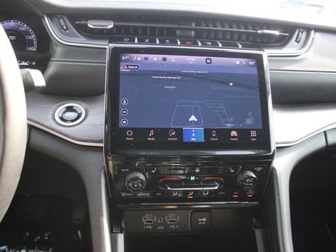 Used 2024 Jeep Grand Cherokee L Limited AWD/4WD image 4