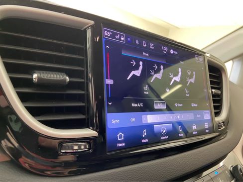 Used 2024 Chrysler Pacifica Touring-L FWD image 29