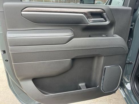 Used 2025 Chevrolet Silverado 2500 LTZ w/ LTZ Convenience Package image 12