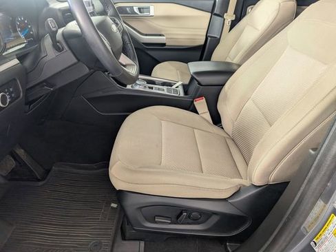 Used 2023 Ford Explorer XLT RWD image 13