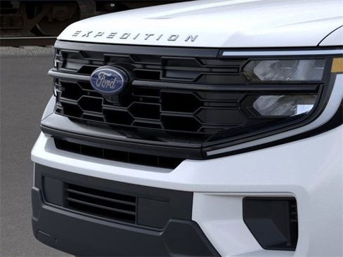 New 2025 Ford Expedition Active image 17