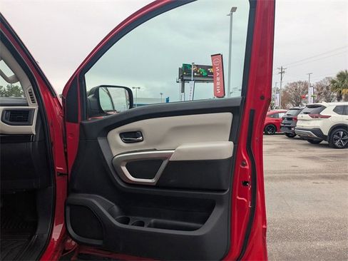 Used 2023 Nissan Titan SV w/ SV Convenience Package image 31