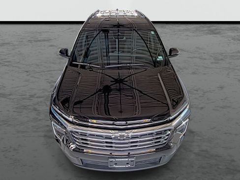 Used 2024 Chevrolet Traverse LT FWD image 6